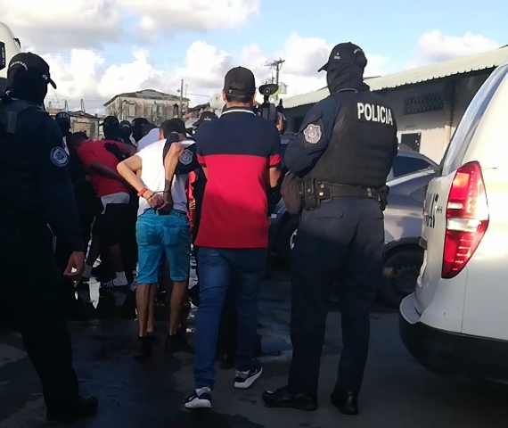 Detienen a 14 personas tras operativo antipandillas en Colón