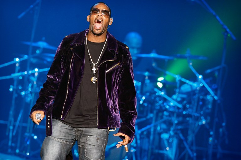 Novias de R. Kelly salen en defensa del cantante