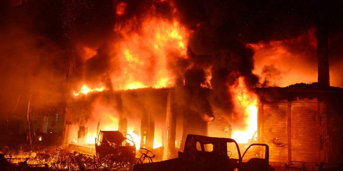 Un incendio deja 70 muertos en la capital de Bangladés