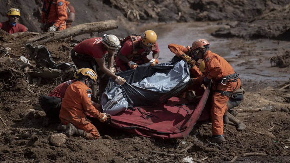 Se eleva a 150 muertos el balance del desastre minero en Brasil