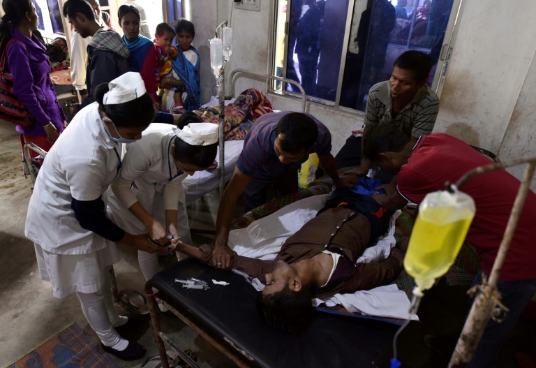 Alcohol adulterado deja 69 muertos y cientos de personas hospitalizadas en India