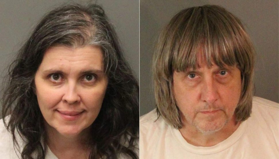 Cadena perpetua para padres de "casa del terror" de California por torturar a sus hijos