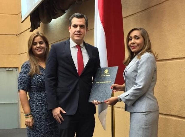 Leo González y Cecilia Sucre son ratificados como director y subdirectora de Aduanas, respectivamente