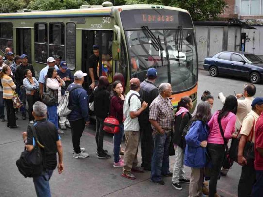 Venezuela reanudará actividades laborales tras masivo apagón