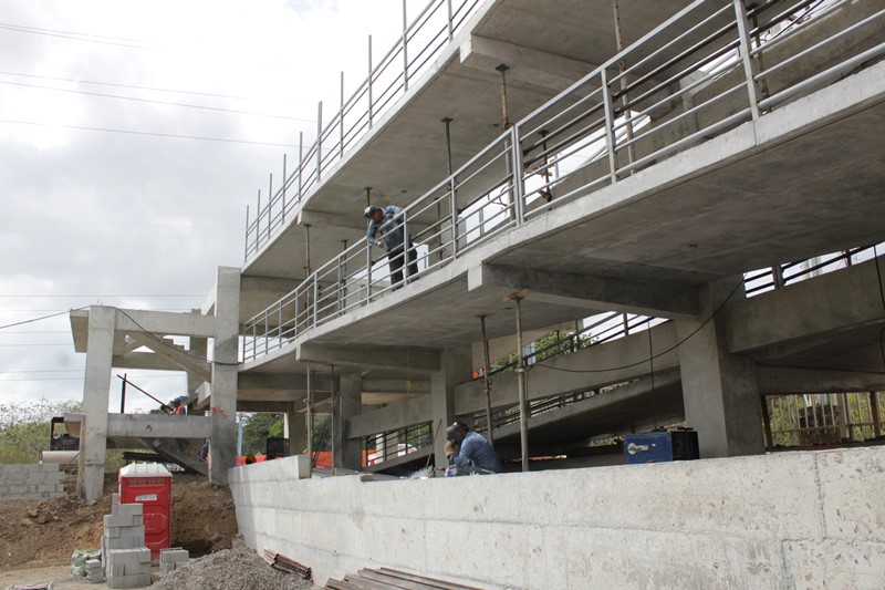 Avanza construcción del puente peatonal de la UTP al completarse varias estructuras