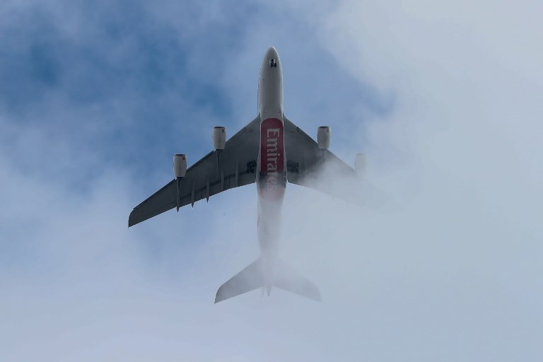 A la espera del avión del futuro, las aerolíneas empiezan a compensar el carbono que emiten