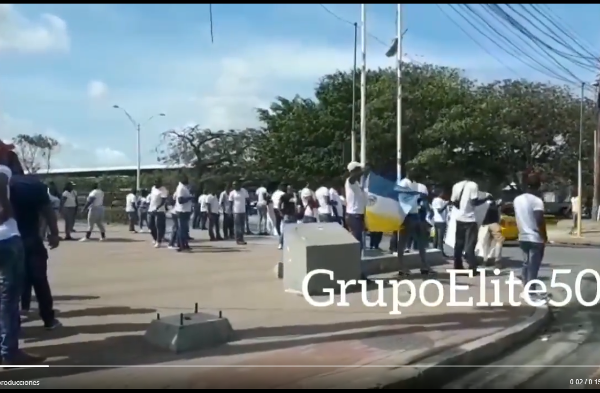 Personas protestan en Colón por falta de empleo