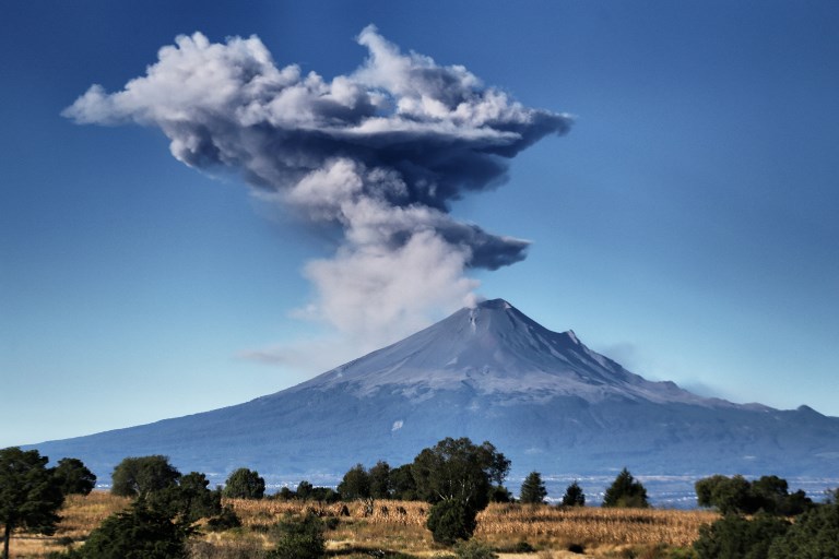 México aumenta alerta por actividad del volcán Popocatépetl