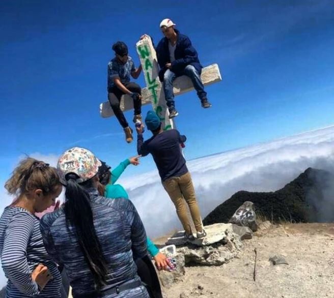 Se activa búsqueda de jóvenes que vandalizaron cruz en cima del Volcán Barú