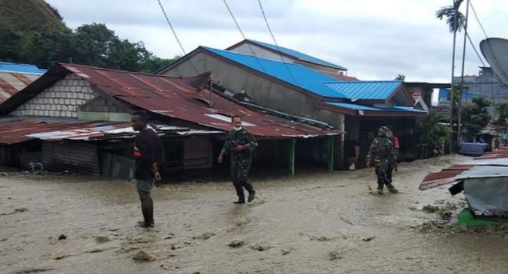 Al menos 79 muertos por las inundaciones en Indonesia