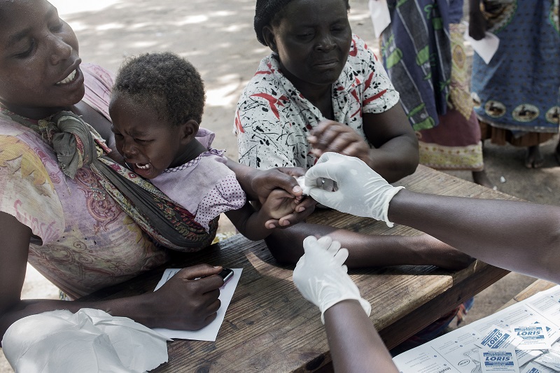Lanzan en Malawi la primera prueba a gran escala de una vacuna contra el paludismo