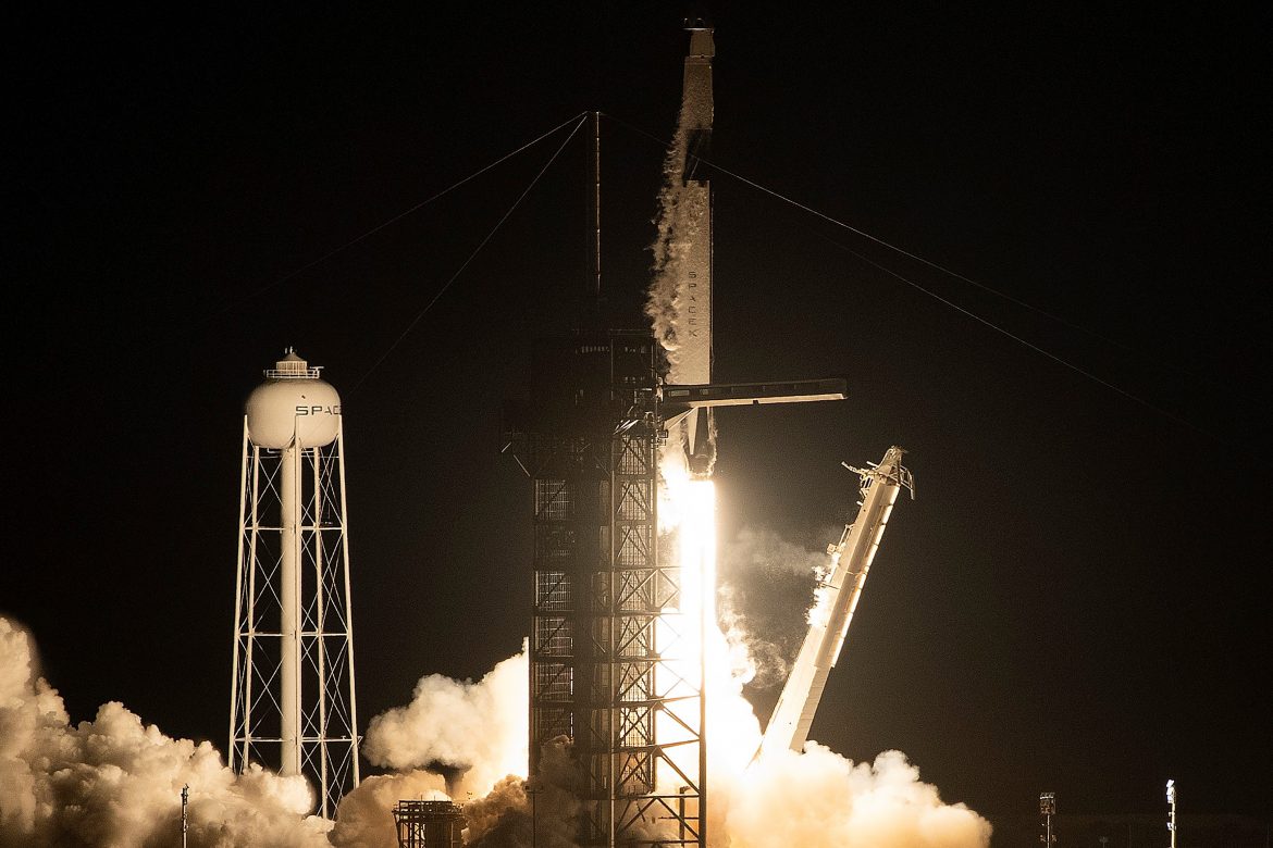 SpaceX prepara el primer lanzamiento comercial de su cohete Falcon Heavy