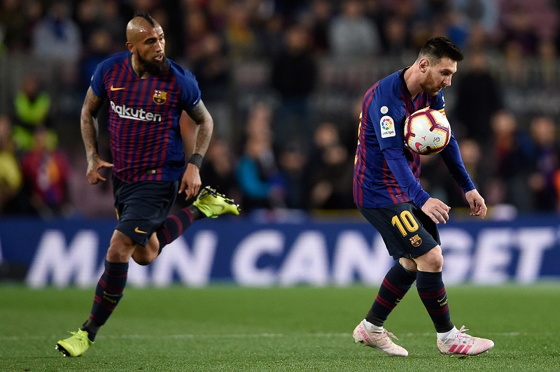 Barcelona da un paso más hacia el título tras victoria apurada contra la Real