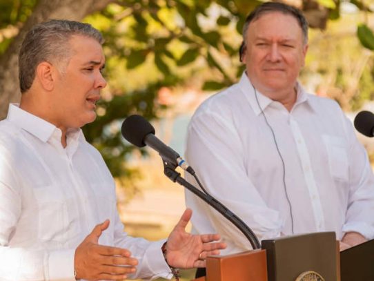 Pompeo habla con el presidente de Colombia sobre la lucha antidrogas