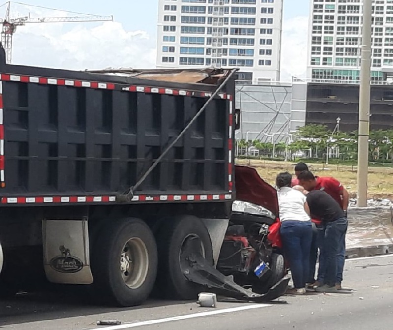 Fuerte accidente vehicular en el Corredor Sur