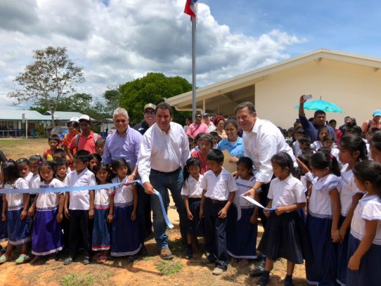 Presidente Varela entrega nuevas carreteras y escuelas en la Comarca Ngäbe Buglé