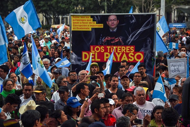 Guatemala da un paso más hacia la dictadura (pero puede salvarse)