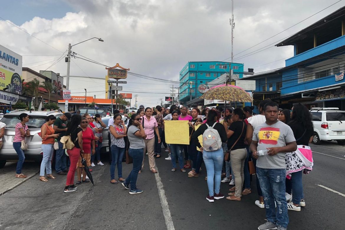 Acudientes del Moisés Castillo Ocaña en La Chorrera exigen reapertura del plantel