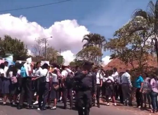 Estudiantes cerraron la Vía Panamericana en Arraiján