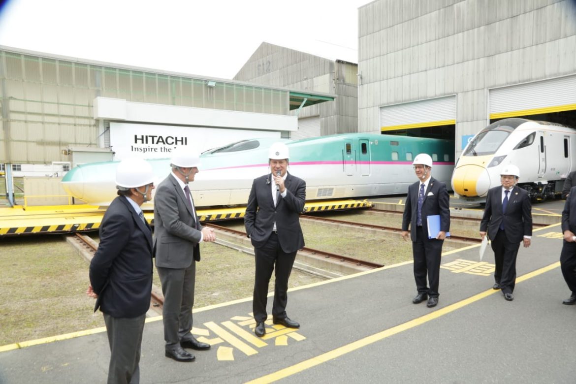 Varela visita Yamaguchi para conocer la tecnología detrás de la Línea 3 del Metro