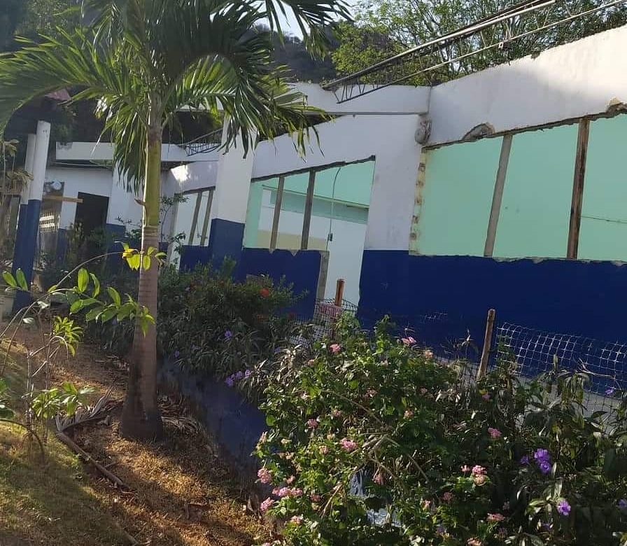 Estudiantes de El Copé exigen reparación de escuela; denuncian desvío de fondos