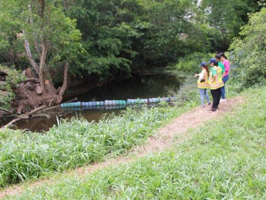 Presos de La Joyita elaboran y colocan barreras ecológicas en ríos Tocumen y Cárdenas