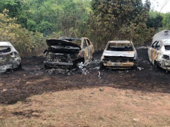 Fiscalía de Veraguas investiga incendio de cuatro autos de una familia en Cañazas