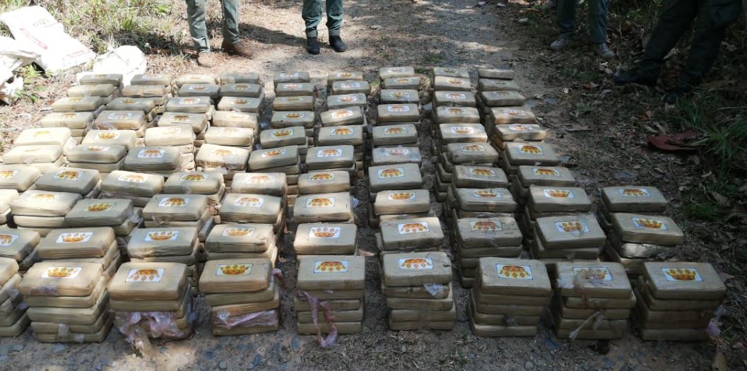 MP y PN decomisan 465 paquetes de droga en Cerro Azul