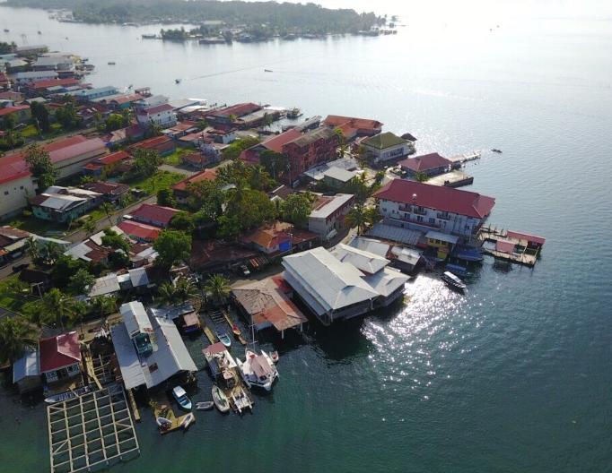 Seis empresas presentan propuestas para obras de revitalización turística en Isla Colón
