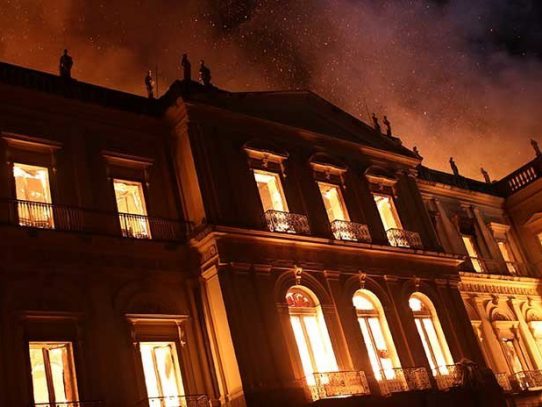 Incendio del Museo Nacional de Rio empezó en aire acondicionado