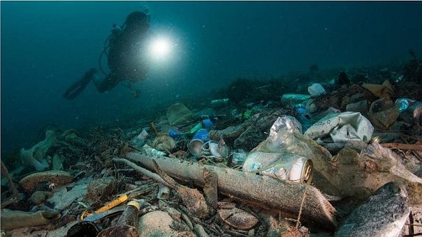 Surgen pistas sobre el misterio del "plástico perdido" en los océanos