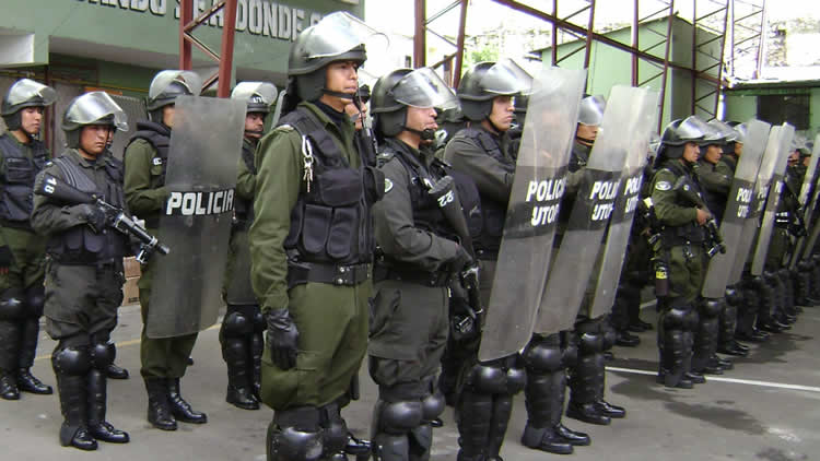 Policía boliviana afronta fuerte crisis por denuncias de vínculos con narcotráfico
