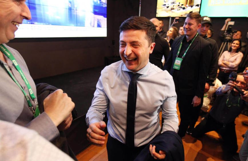 Ucrania abre un nuevo capítulo de su historia tras la victoria del cómico Zelenski