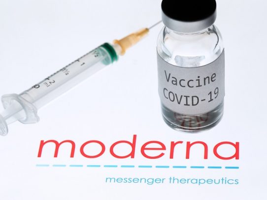 La vacuna de Moderna tiene altos índices de protección contra el coronavirus. ¿Cómo es distinta de la vacuna de Pfizer-BioNTech?