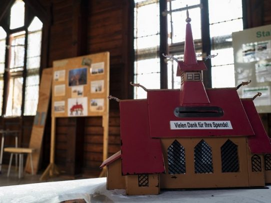 El rescate de una iglesia centenaria en Alemania al "estilo Lego"