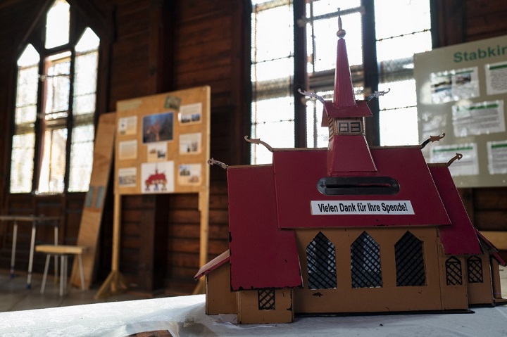 El rescate de una iglesia centenaria en Alemania al "estilo Lego"