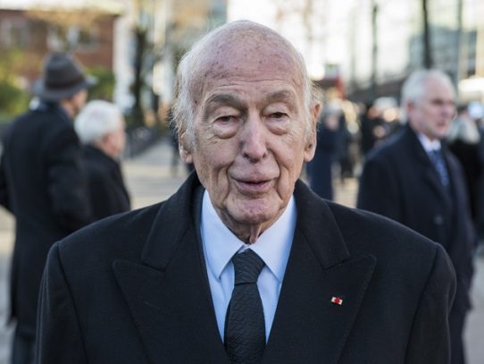 Homenajes al expresidente francés Giscard d'Estaing tras su muerte por covid-19