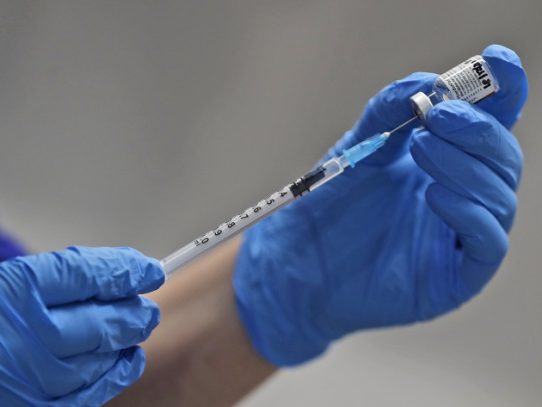 Irán empieza los ensayos clínicos de su primera vacuna contra covid-19