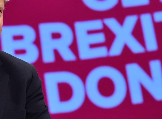 Johnson insiste en que "lo más probable ahora" es un Brexit sin acuerdo