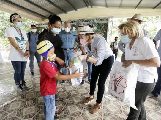 Primera Dama encabeza jornada humanitaria en Piedras Gordas de Coclé
