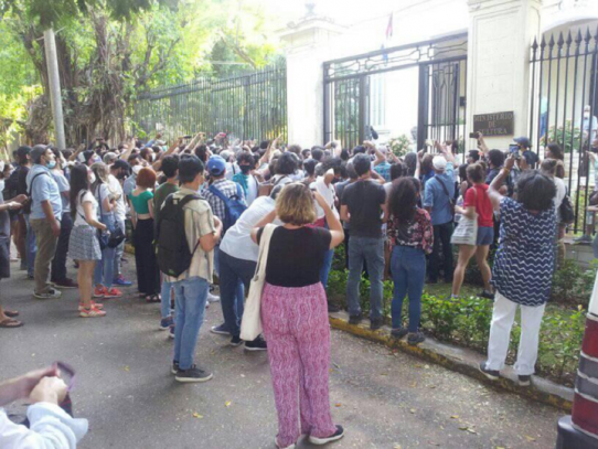 Gobierno cubano dialoga con artistas afines al margen de protesta