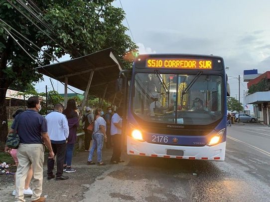 Falta de buses repercute en la logística y economía del panameño