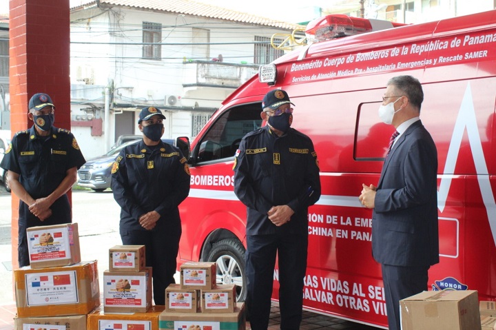 República Popular de China dona ambulancia e insumos a los bomberos