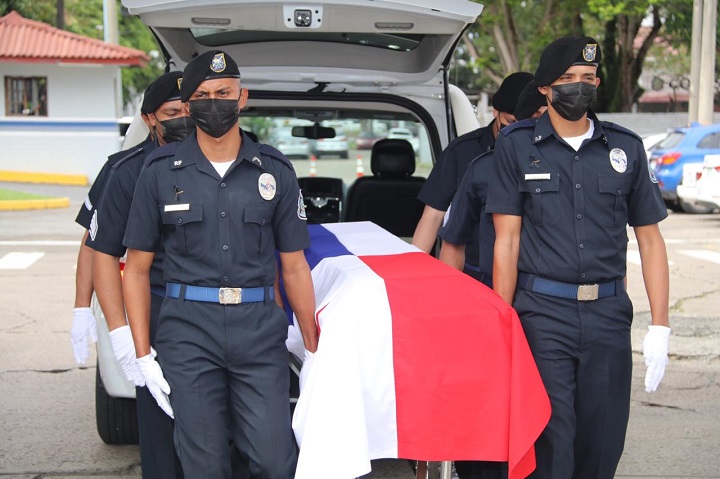 Dan el último adiós al joven policía asesinado en Felipillo