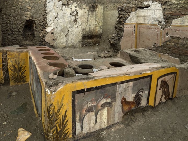 Descubren en Pompeya un termopolio, "fast-food" antiguo, intacto