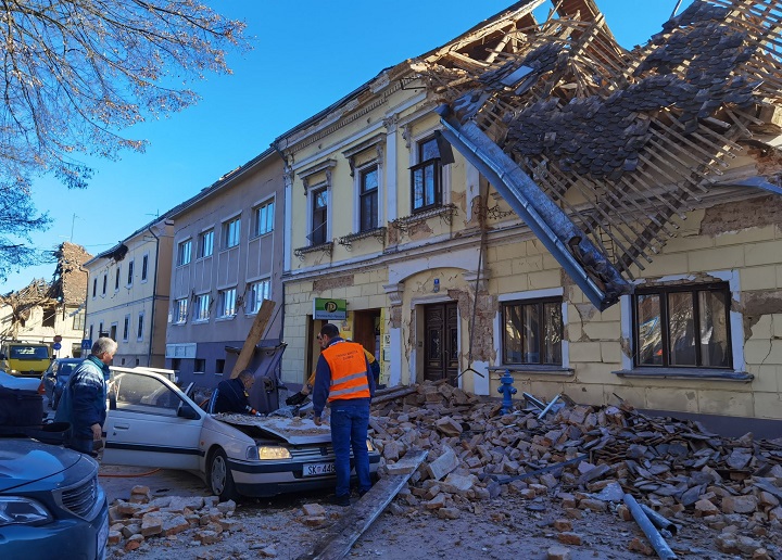 Edificios dañados y pánico por fuerte sismo de magnitud 6,4 en el centro de Croacia