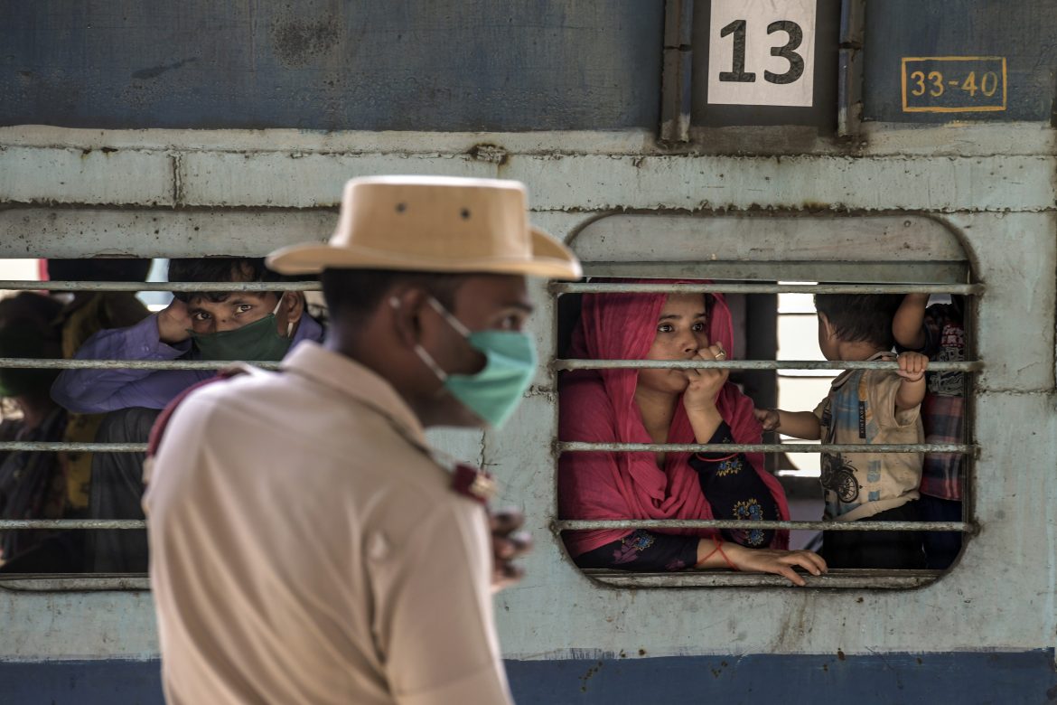 Los trenes del virus: cómo el caos de la cuarentena propagó el COVID-19 por toda India