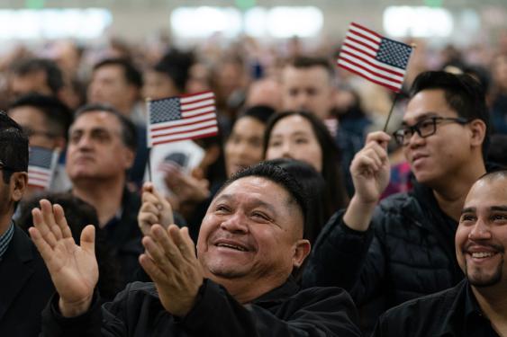 El nuevo examen para la ciudadanía estadounidense es más largo y más difícil