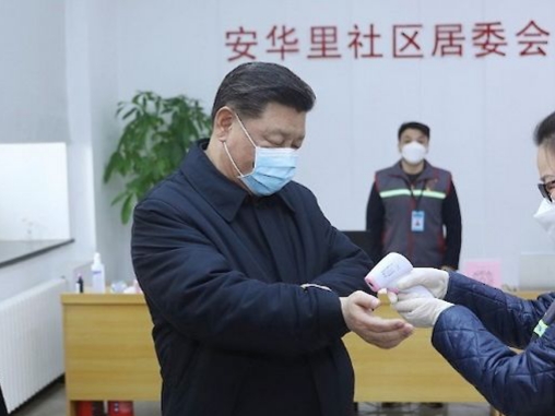 Presidente chino aparece con máscara tras aumento de muertes por el coronavirus