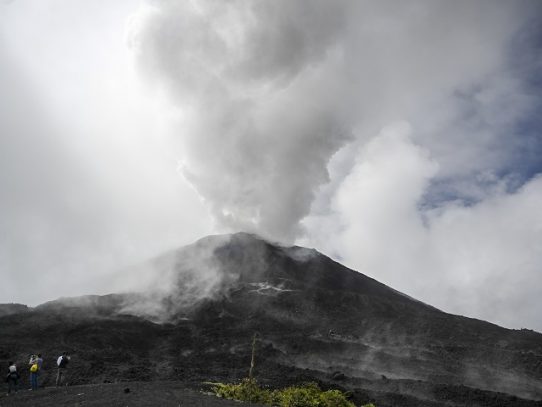 Aumenta la actividad eruptiva de volcán de Pacaya en Guatemala